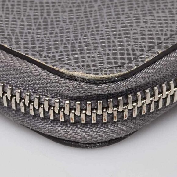 Louis Vuitton Grey Taiga Leather Zippy Vertical Wallet - Picture 3 of 8